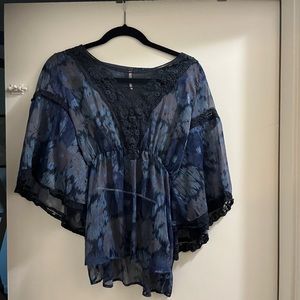 Flutter sleeve top